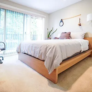https://hotel-v6n-4g1.vancouver-hotels-bc.net